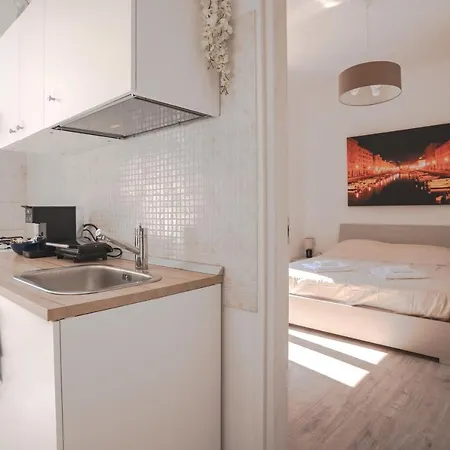 Free Wifi & Netflix Roiano Elegant شقة